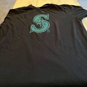 men’s Seattle Mariners black tee shirt sized XL